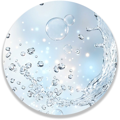 水滴が弾ける清涼感のあるイメージ